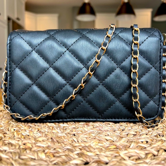 Badgley Mischka Collection, Diamond Quilt Crossbody - Picture 3 of 8